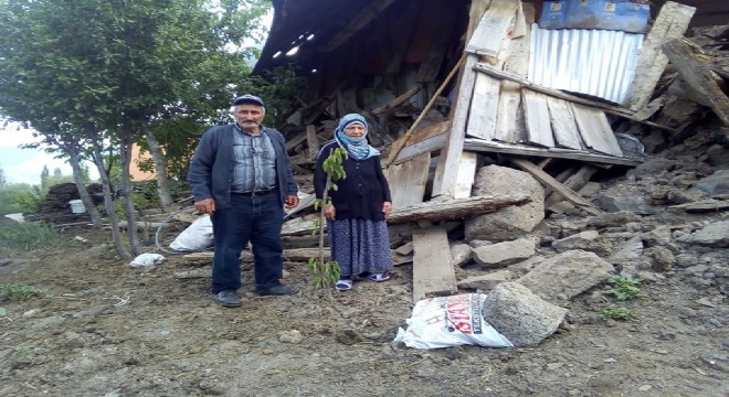 Olur’da yaşlı çiftin evleri çöktü 